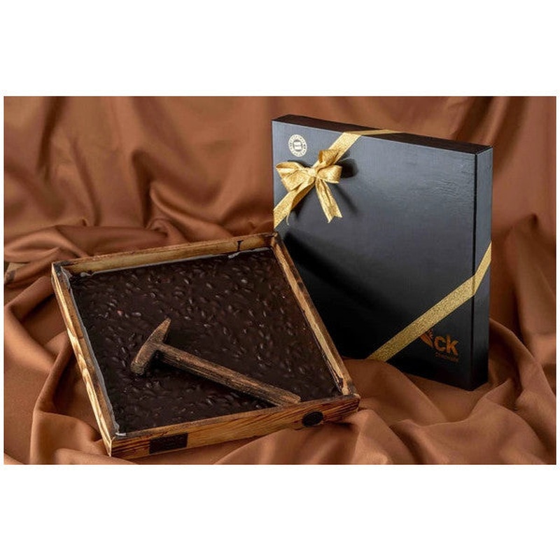 Beyolu Chocolate With Bitter Pistachio n Wooden Box With Hammer - 1000 G