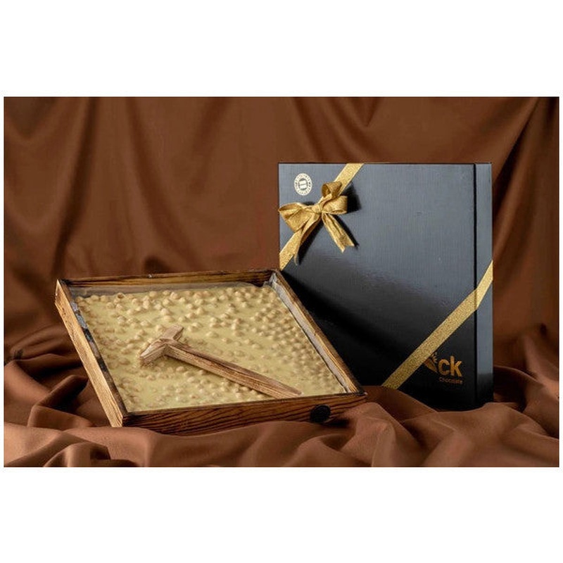 Hammered Wooden Box Ivory Hazelnut Beyolu Chocolate - 1000 G