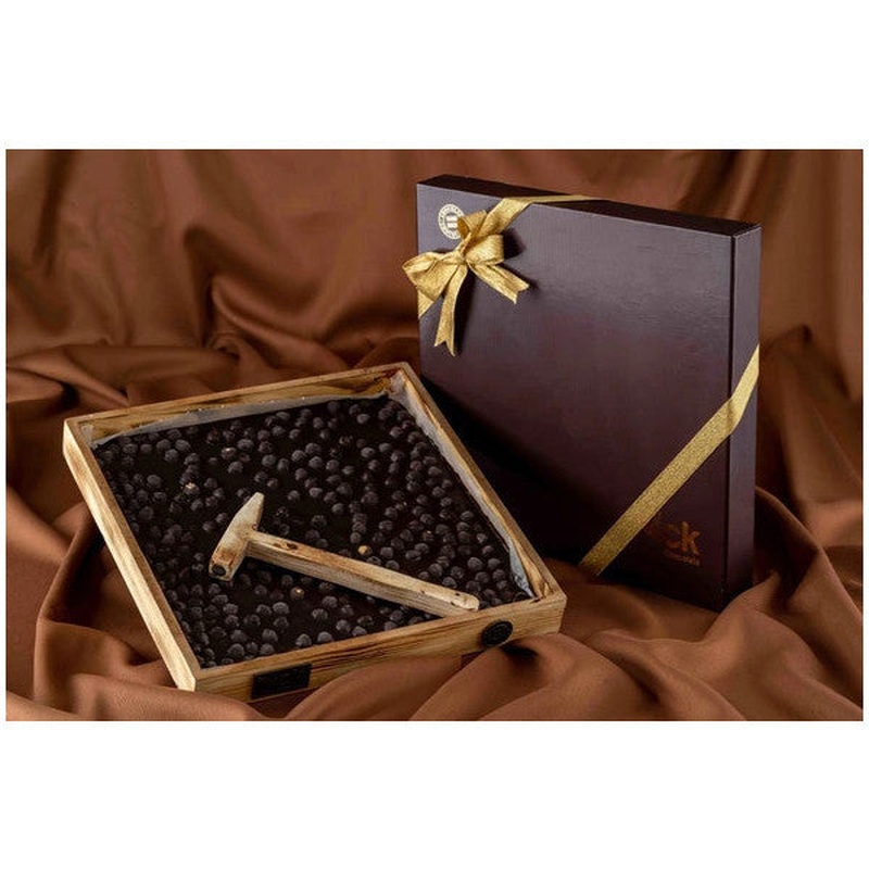 Hazelnut Dark Beyolu Chocolate Hammered Wooden Box - 1000 G