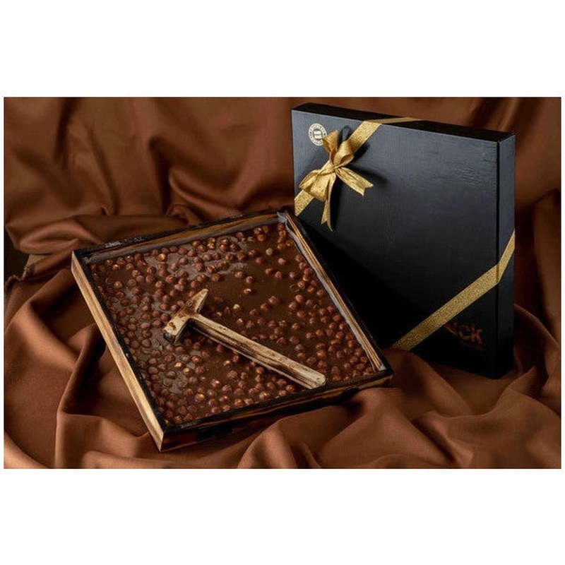 Milk Hazelnut Beyolu Chocolate Hammered Wooden Box - 1000 G