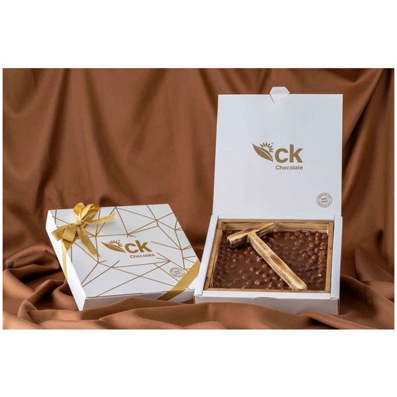 Wooden Box With Hammer Milk Hazelnut Beyolu Chocolate (500 G)