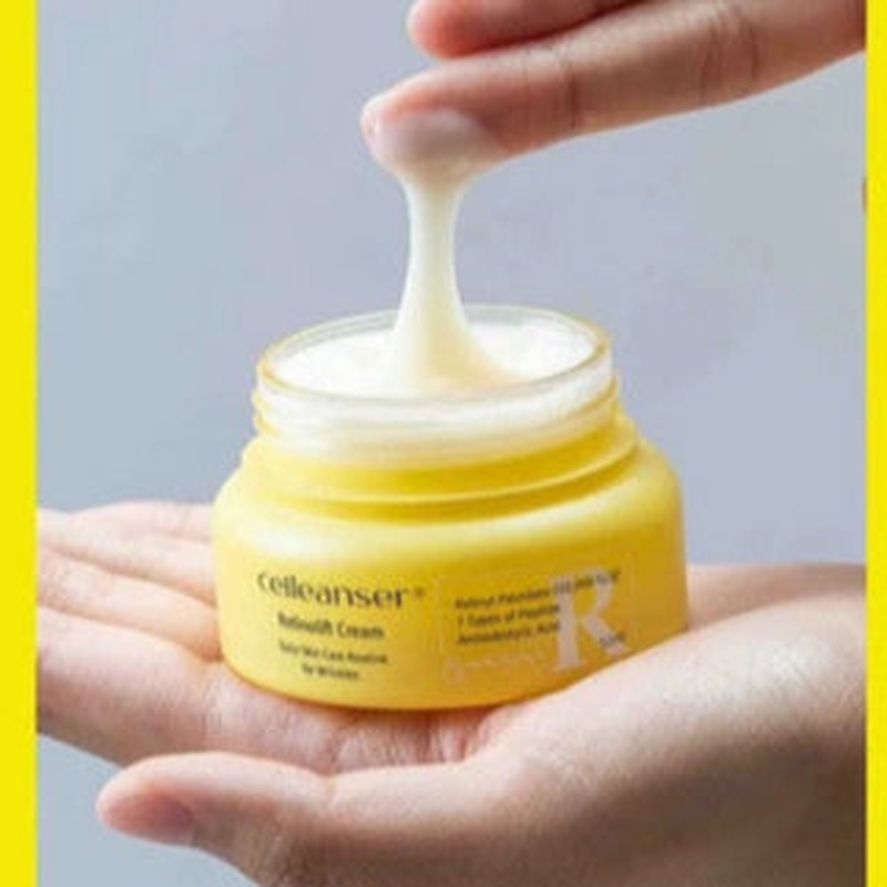 Anti-Aging And Brightening Retinol Cream Containing 7 Types Of Peptides & Retinyl Palmitate
