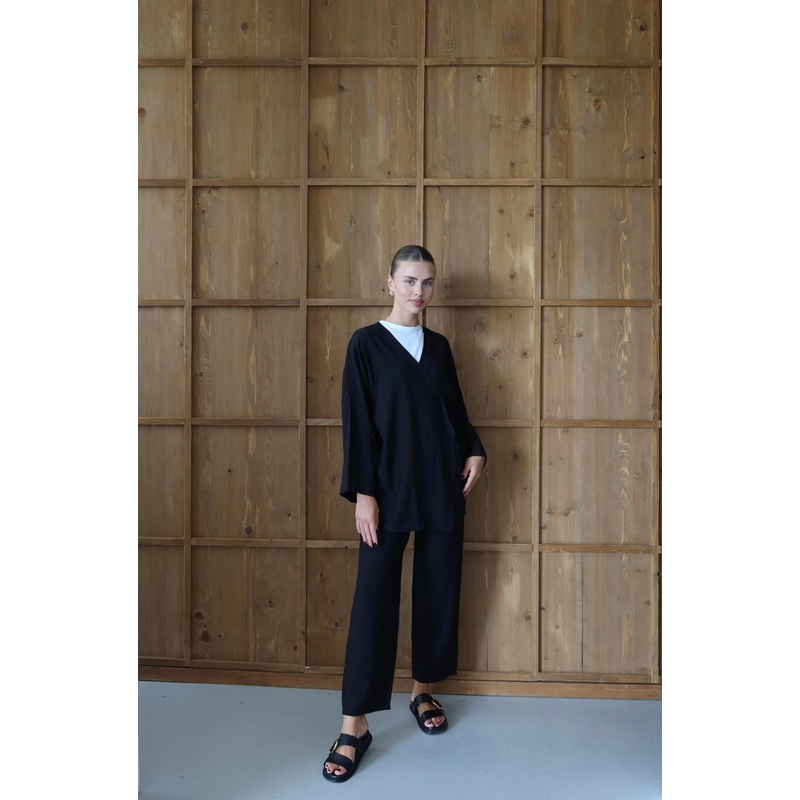 25041 Crinkle Textured Kimono Suit Black