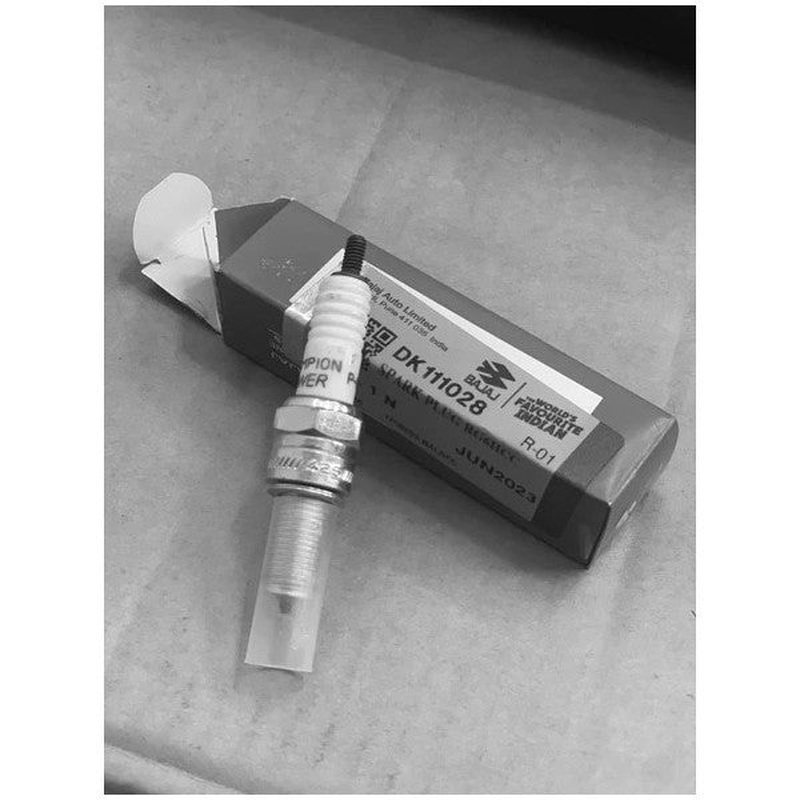 Original Right-Left Spark Plug  Ns200 / Rs200 / D250 / D400 Compatible (Dk111028)