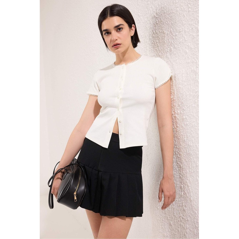 Women's Ecru Straight Short Slim Blouse