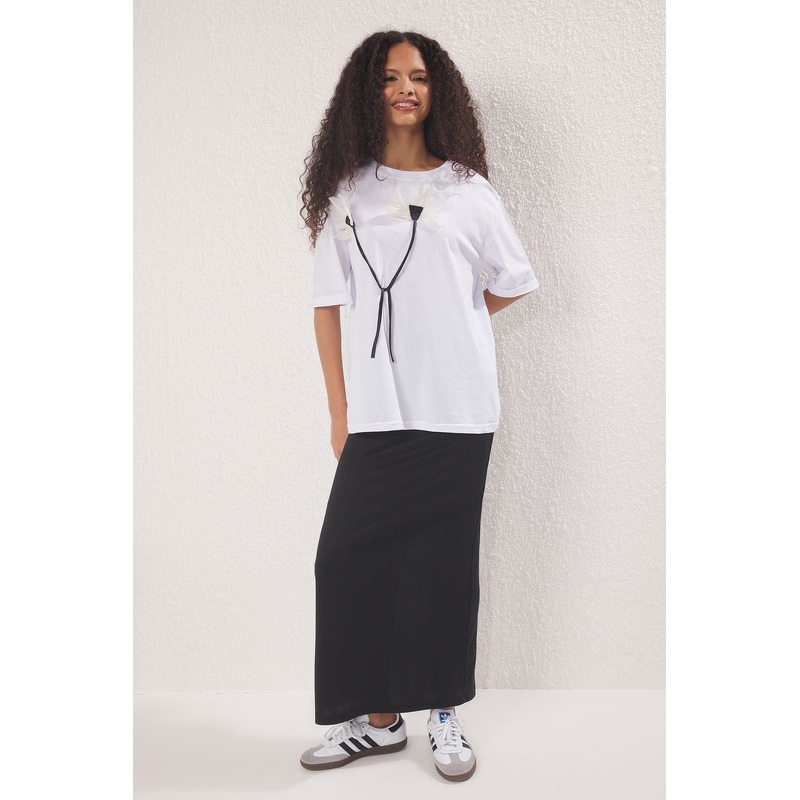 Women's Straight Short Relaxed T-Shirt