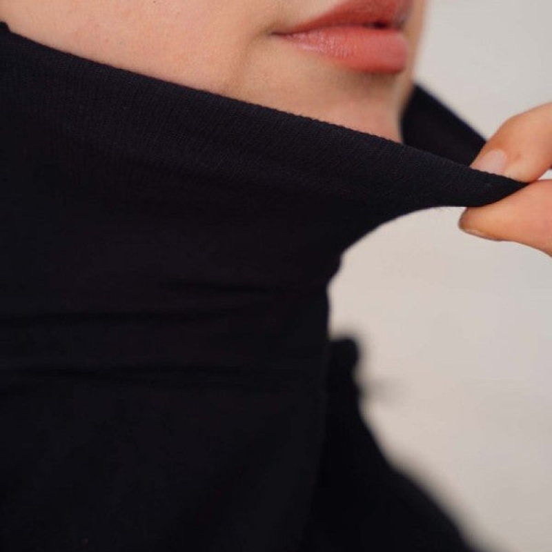 Bonnet With Neck Collar Black