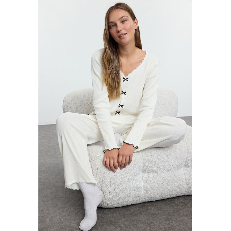Women's Ecru Straight Long Lounge/home Regular Pajama Set