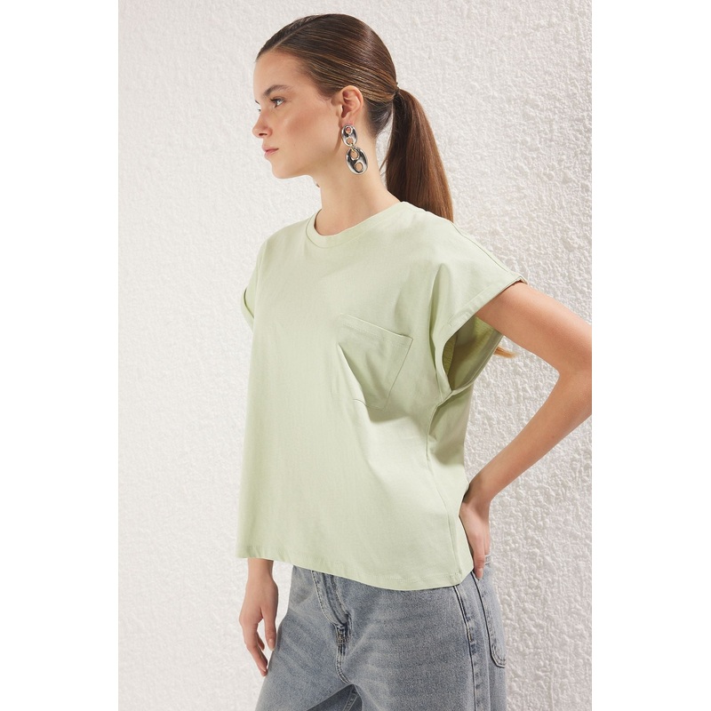 Women's Green Plain Short Relaxed Fit T-Shirt