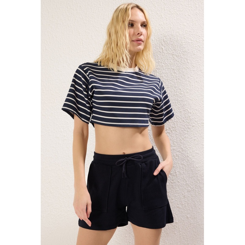 Women's Navy Blue Plain Normal Waist Shorts