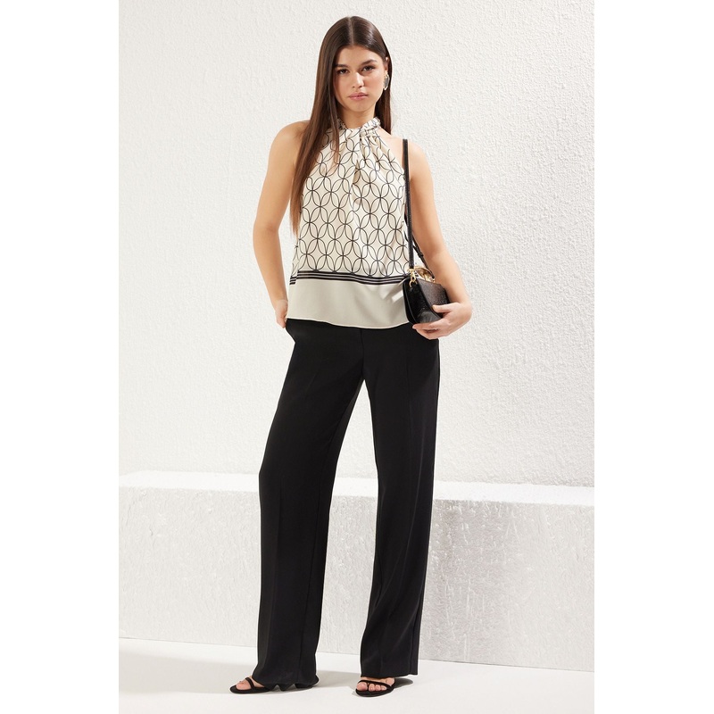 Women's Geometric Sleeveless Regular Blouse