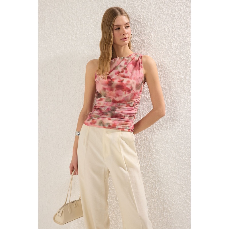 Women's Green Abstract Sleeveless Slim Blouse