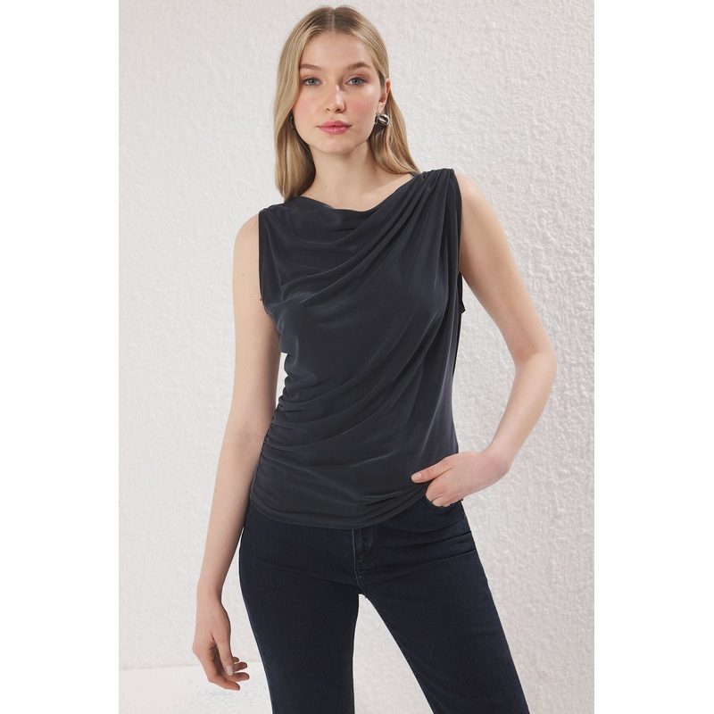 Women's Grey Straight Sleeveless Regular Blouse