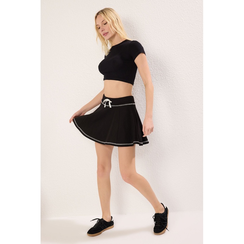 Women's Plain Relaxed Fit Normal Waist Shorts