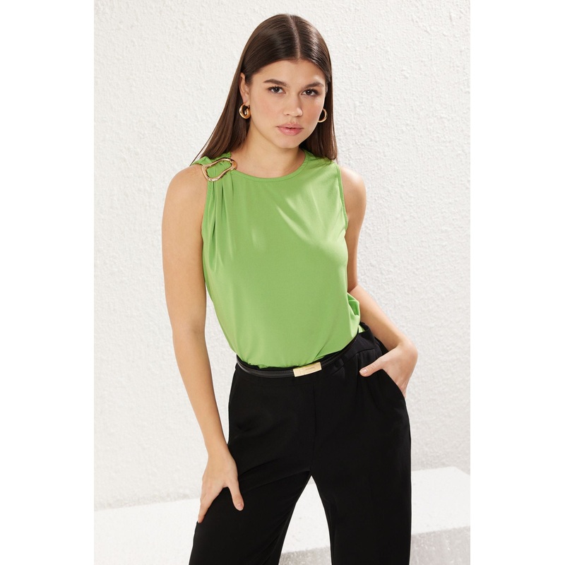 Women's Green Plain Sleeveless Regular Blouse