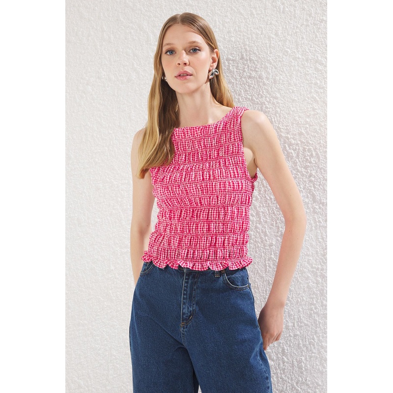 Women's Plaid Sleeveless Fitted Blouse