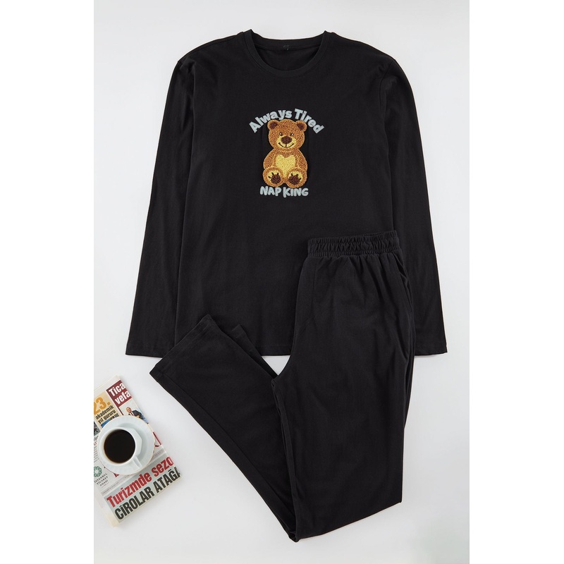 Man Men's Embroidered / Embroidered Long Lounge/home Regular Pajama Set