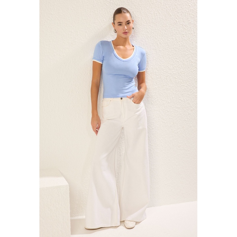 Women's Blue Plain Short Slim Blouse