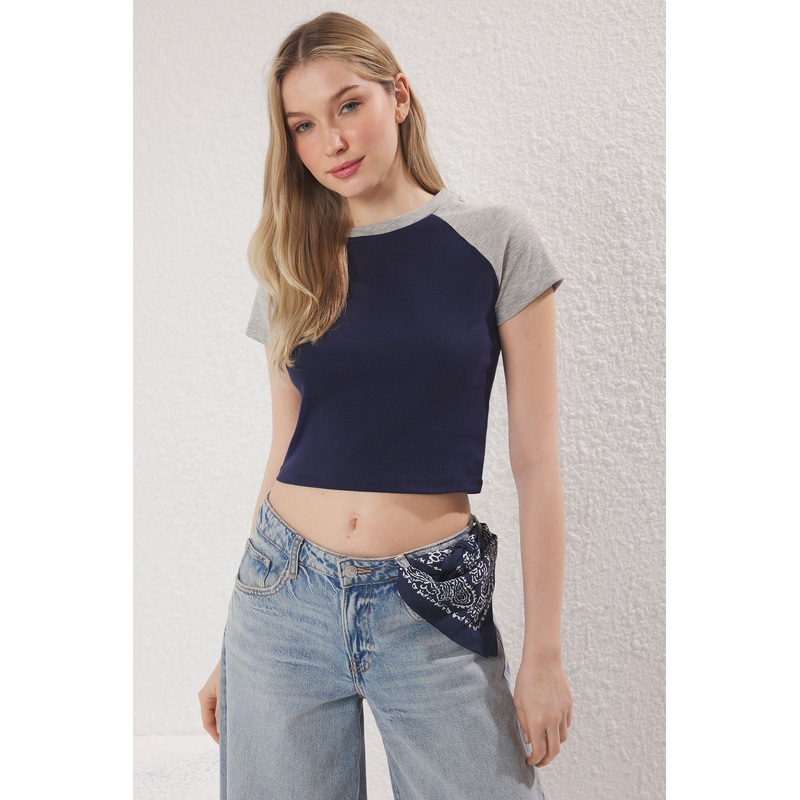 Women's Navy Blue Color Blocked Short Slim T-Shirt