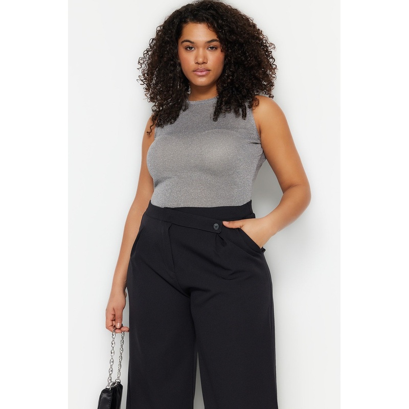 Curve Women's Gray Plain Sleeveless Fitted Plus Size Blouse