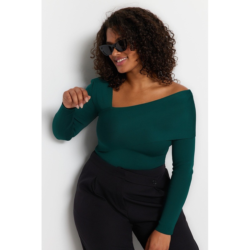 Curve Women's Green Plain Long sleeve Regular fit Plus Size Sweater