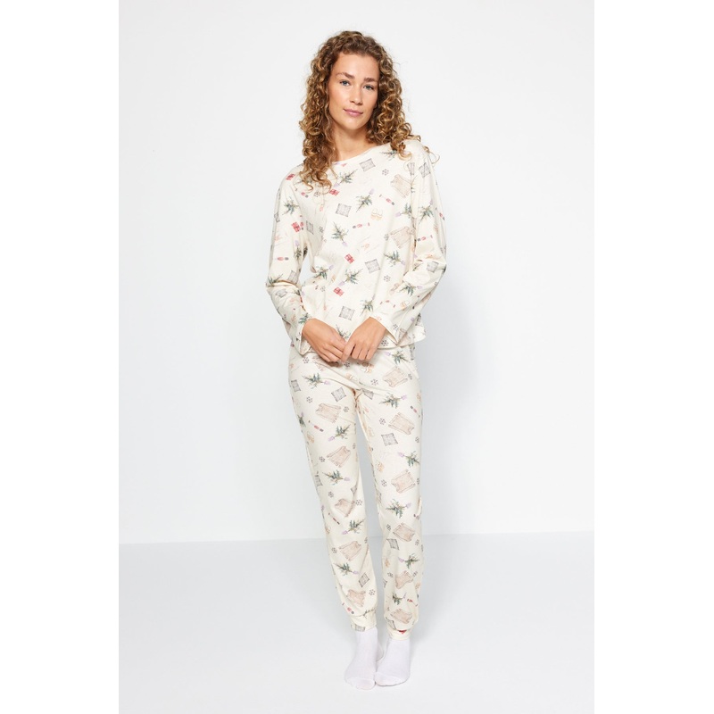 Women's Cream Christmas Long Sleeve Homewear Regular Pajamas Set