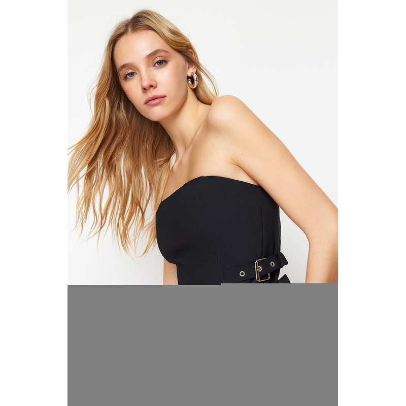 Women's Flat Sleeveless Fitted Blouse