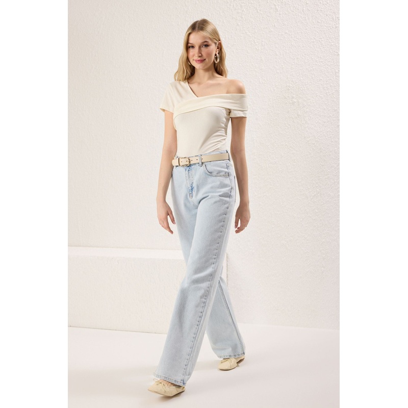 Women's Beige Straight Short Slim Blouse