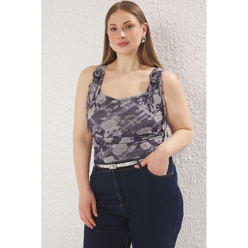 Curve Women's Flowering Sleeveless Fitted Plus Size Blouse