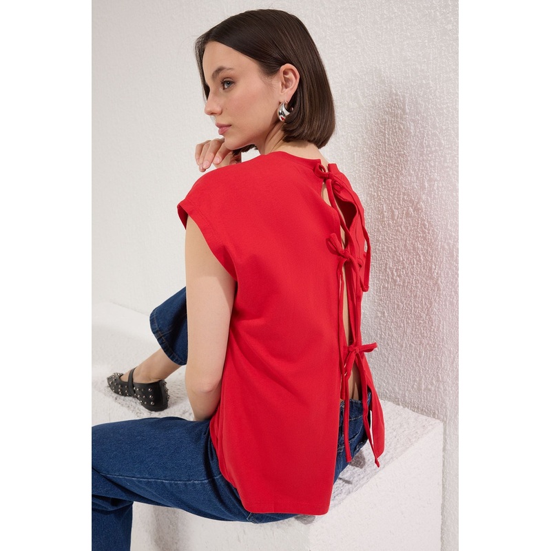 Women's Straight Sleeveless Relaxed T-Shirt