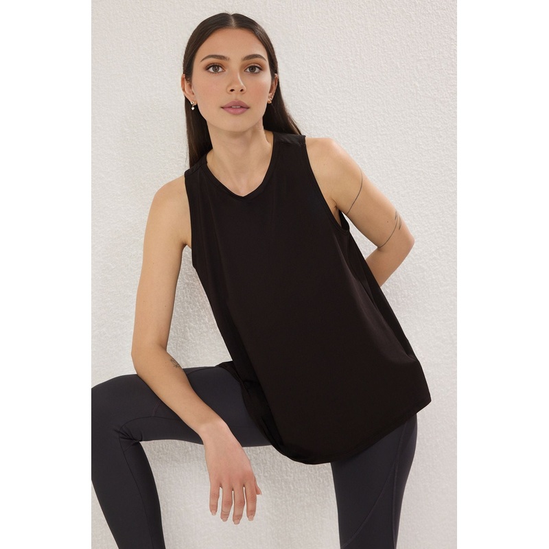 Women's Straight Sleeveless Relaxed Blouse