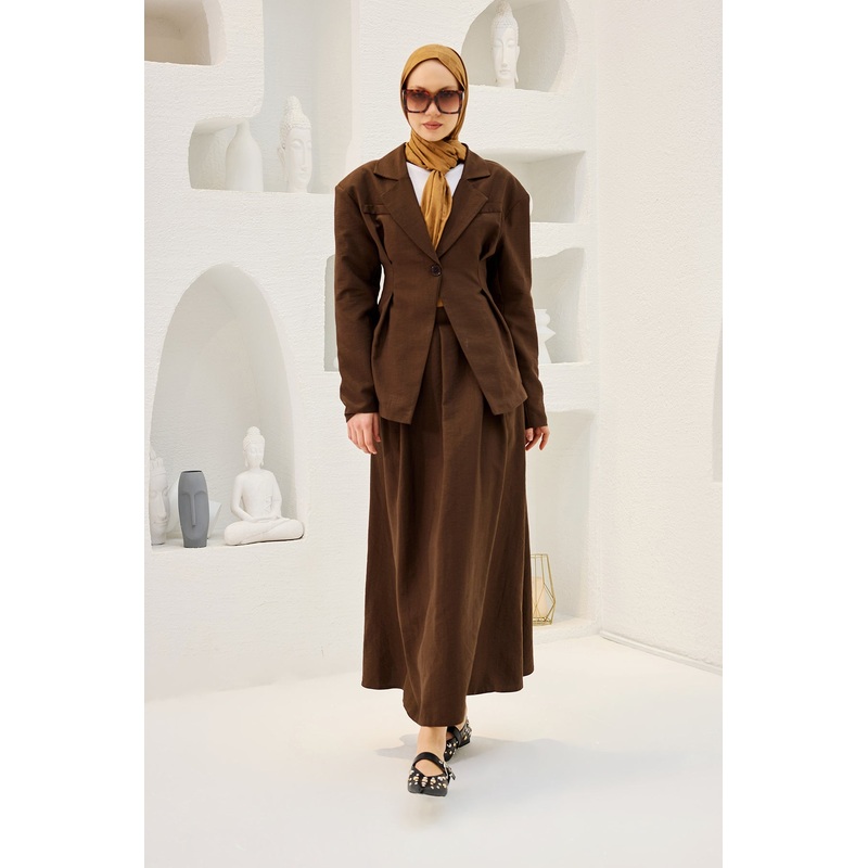 Brown Set With Hidden Pockets And Front Pleat Detail