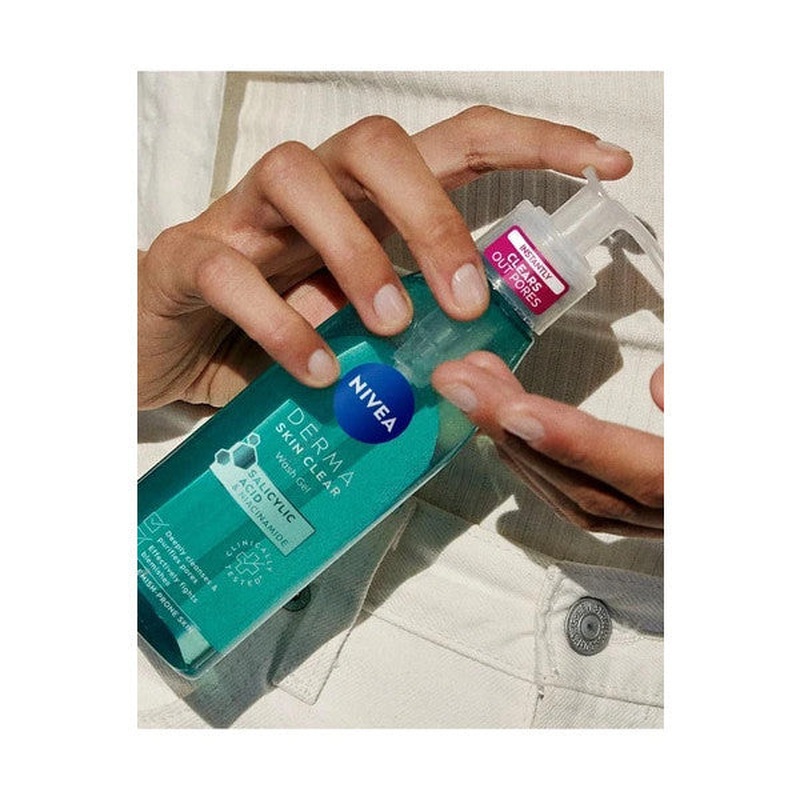 Nivea Derma Skin Clear Anti-Acne Facial Cleansing Gel Containing Niacinamide And Salicylic Acid (Bha)