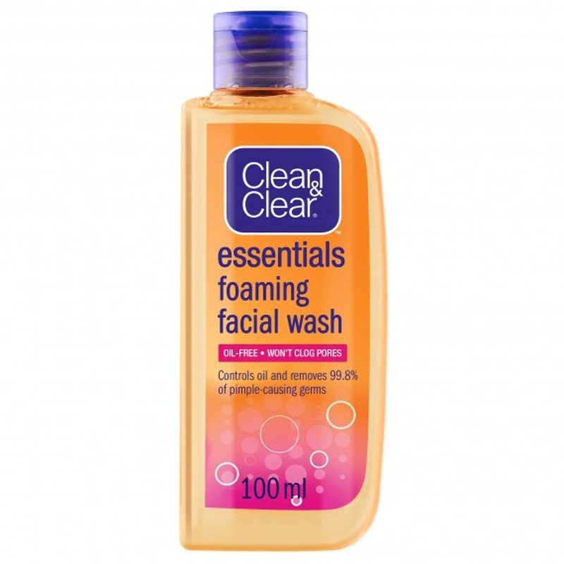 Clean & Clear Essentials Foaming Facial Wash 100ml