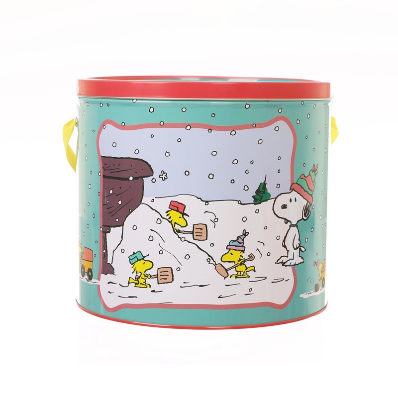 WISMETTAC Christmas Snoopy Big Round Tin with Confectionery  (102g)